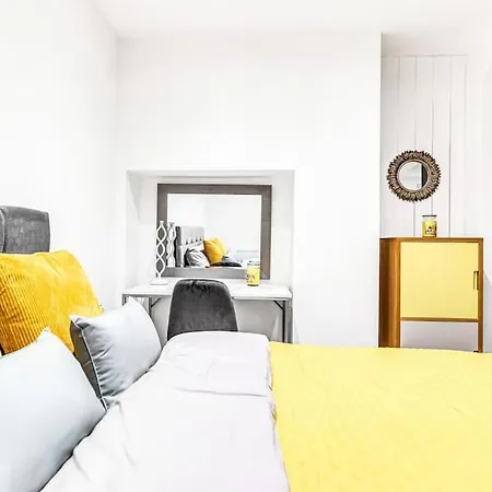 Luxaway Holland Park Studio With Ac - Sleeps 8